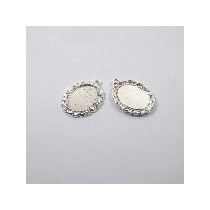 MEDAGLIA IN ZAMA ARGENTATA 20x28x2mm - interno 10x14 MEDAGLIA IN ZAMA ARGENTATA 20x28x2mm - interno 10x14