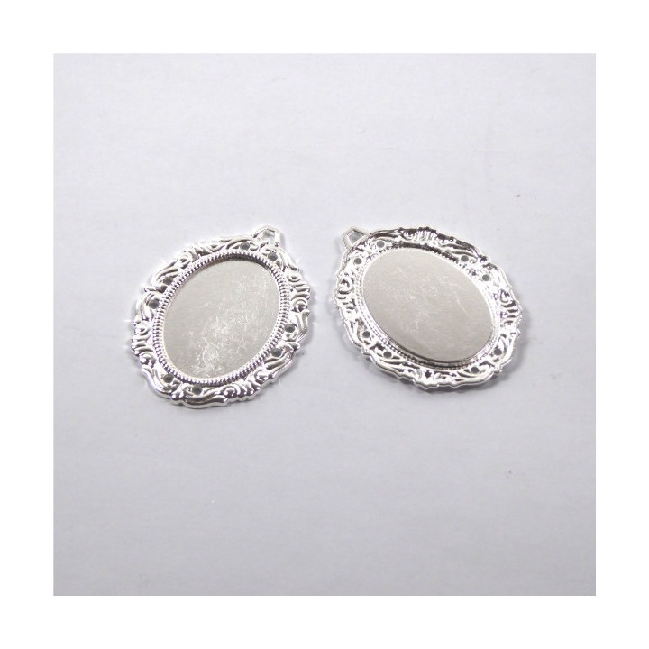 MEDAGLIA IN ZAMA ARGENTATA 30x39x2mm - interno 18x25