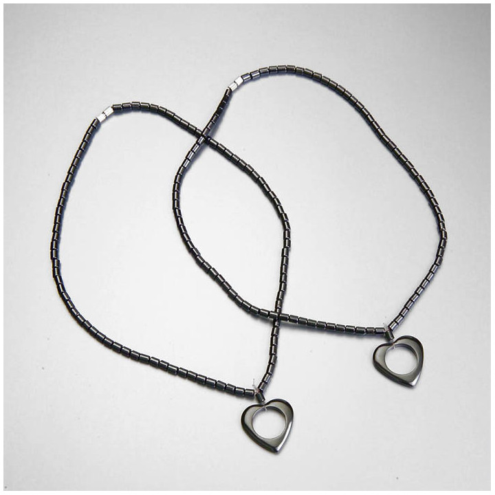 COLLANA IN EMATITE,CON CIONDOLO A  CUORE
