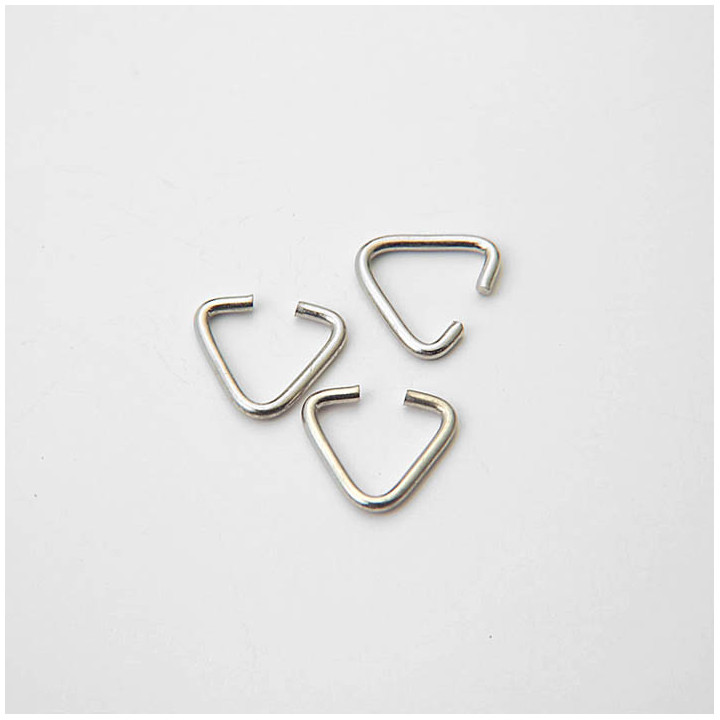 TRIANGOLO 12 mm A PINZA NIKEL IN METALLO -  1Kg (3000 PZ)